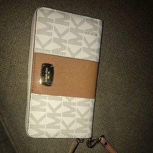 Michael Kors wallet, BRAND NEW ! Originally 158$